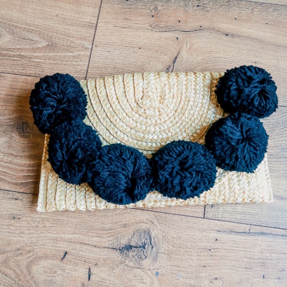 😍 GORGEOUS! Black pompom clutch!!!
